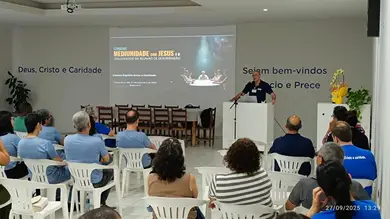 Imagem em destaque de Mediunidade com Jesus e o Dialogador de uma Reunião ...