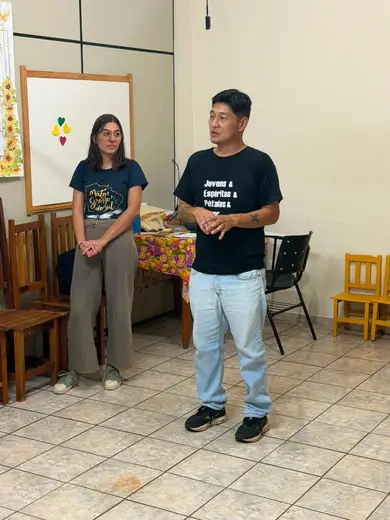 Instruir e amar: caminhando lado a lado | Dourados
